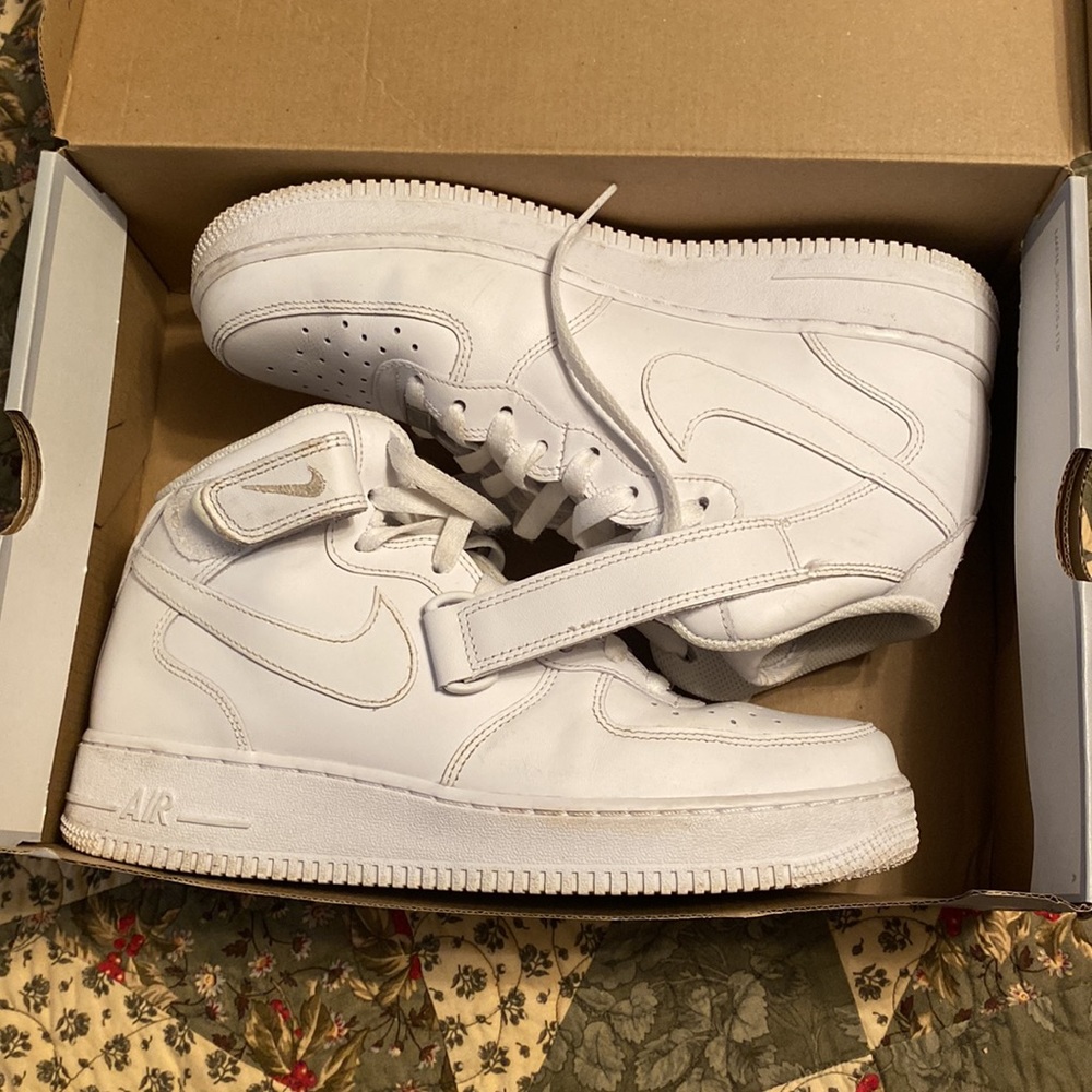 Air Force 1 mid ‘07 size 9